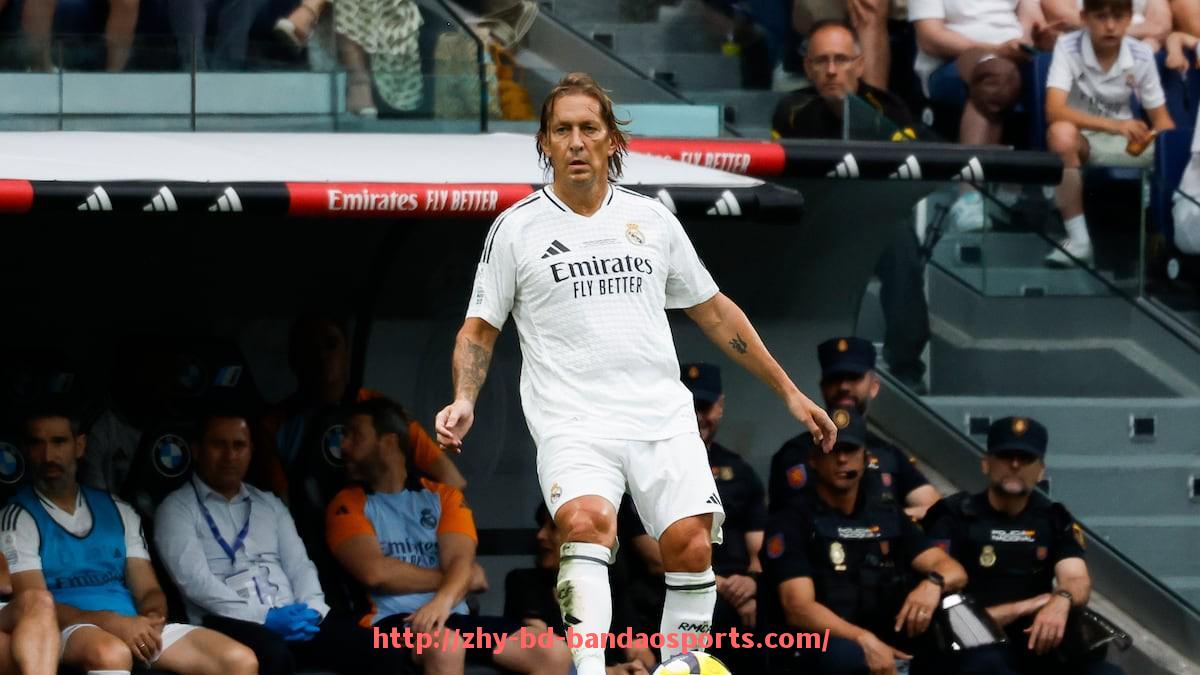 半岛体育-英超17号球衣号码使用及代表球员介绍